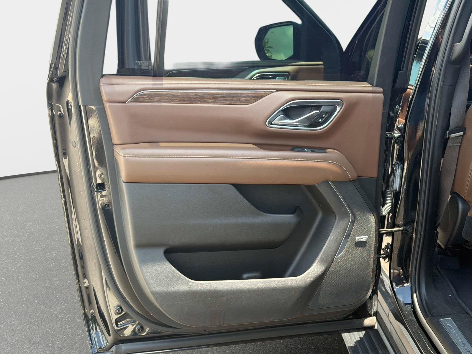 Used 2021 Chevrolet Suburban High Country w/ Premium Package RWD image 13