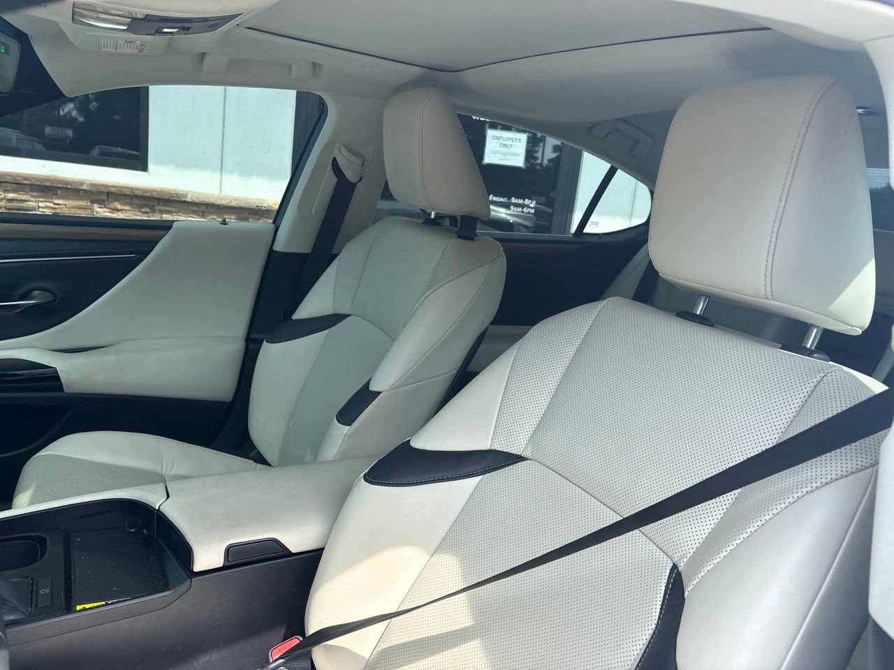 Used 2025 Lexus ES 350 w/ Premium Package FWD image 3