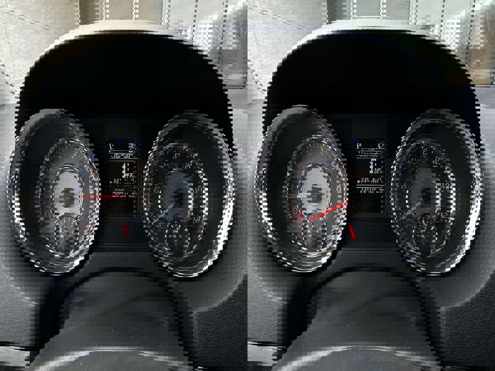 Used 2014 Chrysler Town & Country Touring image 30