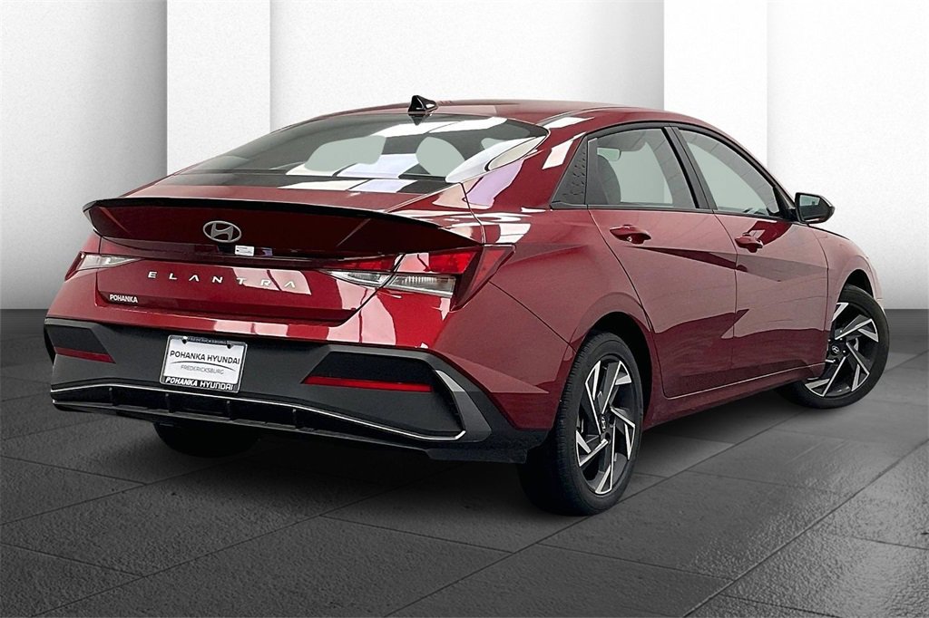 Certified 2025 Hyundai Elantra Sport image 11