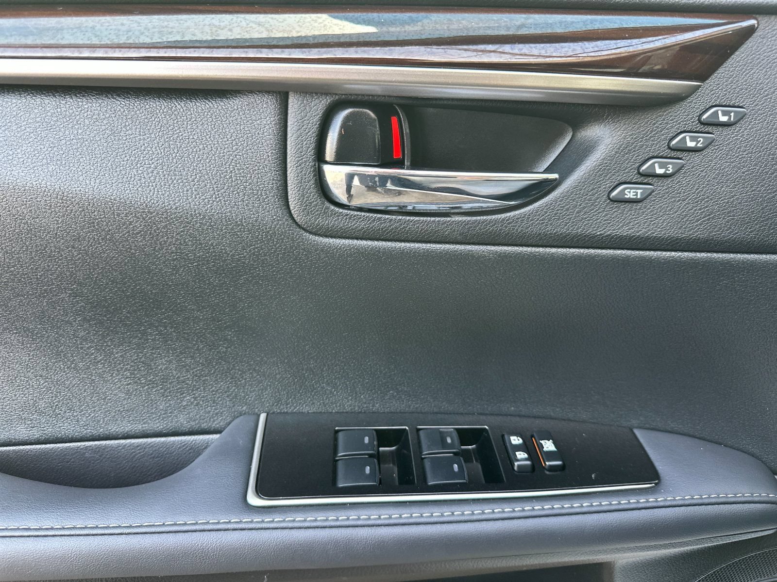 Used 2018 Lexus ES 350 w/ Luxury Package w/Wood Trim FWD image 11