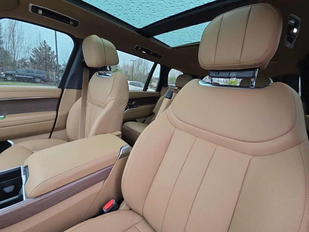 New 2026 Land Rover Range Rover Long Wheelbase SE AWD/4WD image 14