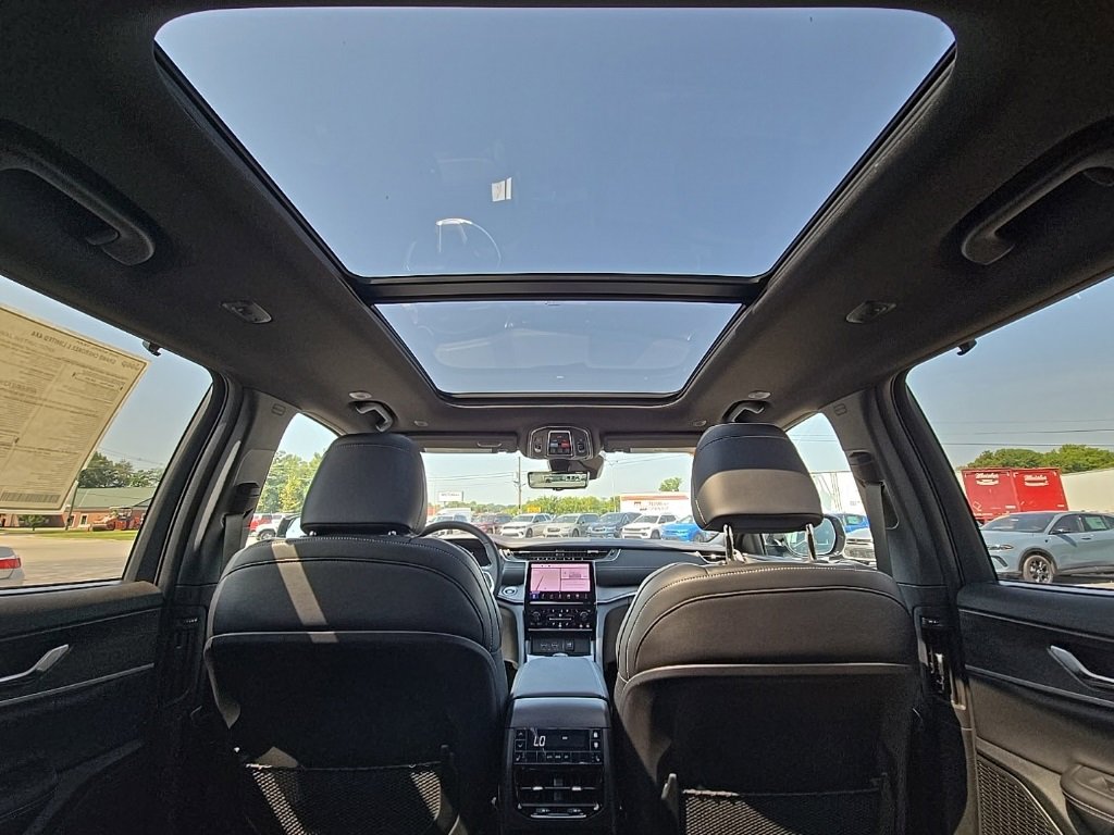 New 2025 Jeep Grand Cherokee L Limited w/ Luxury Tech Group II image 23