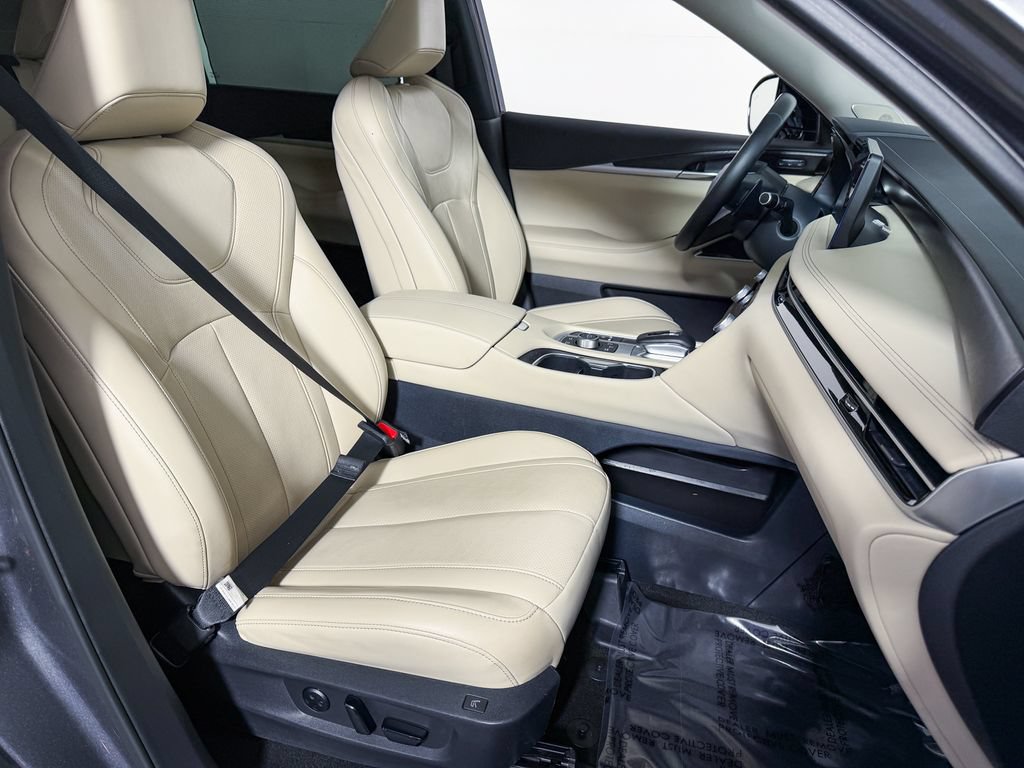 Used 2023 INFINITI QX60 Sensory w/ Cargo Package AWD/4WD image 15