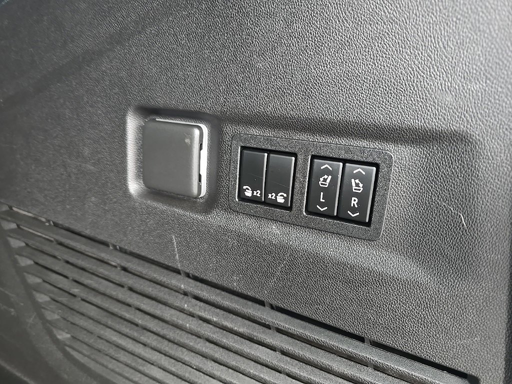 Used 2021 GMC Yukon XL Denali image 31