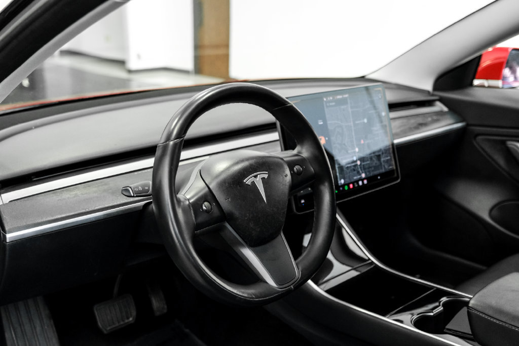 Used 2018 Tesla Model 3 Long Range RWD image 17