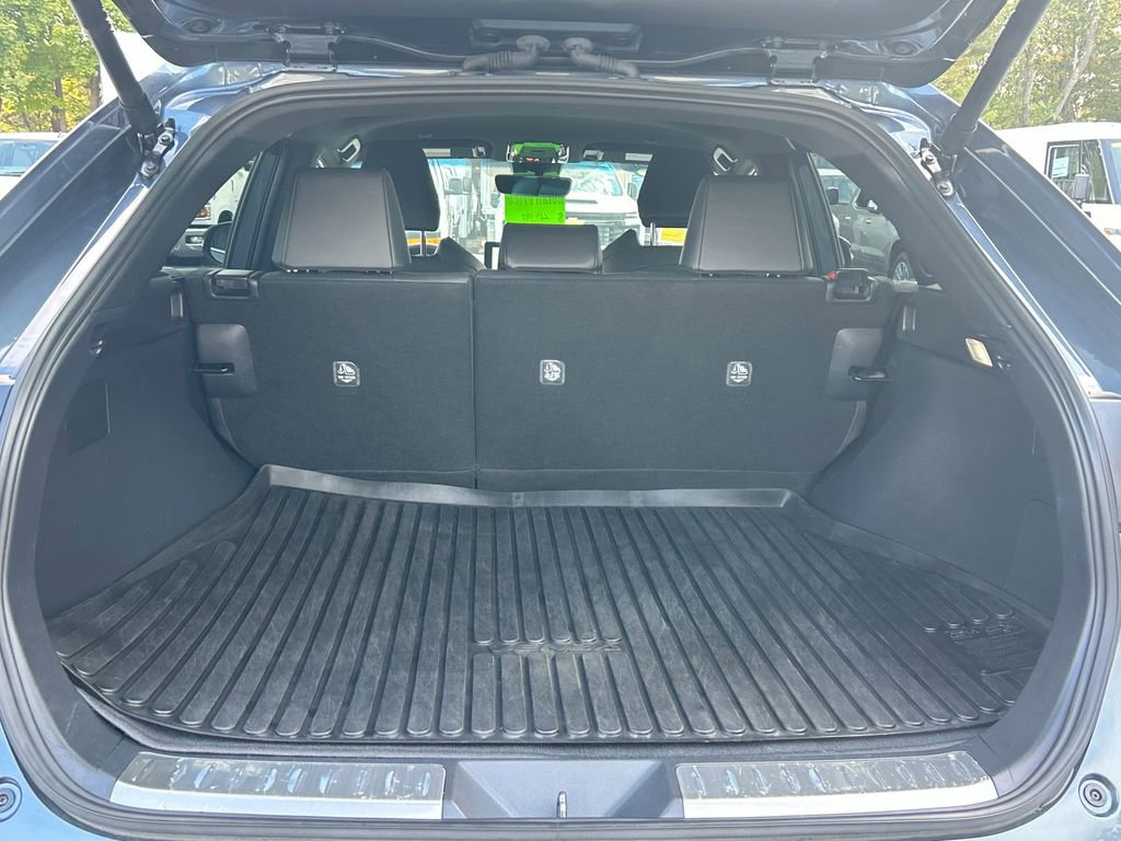 Used 2024 Toyota Venza XLE image 26