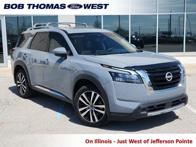 Used 2025 Nissan Pathfinder Platinum image 1
