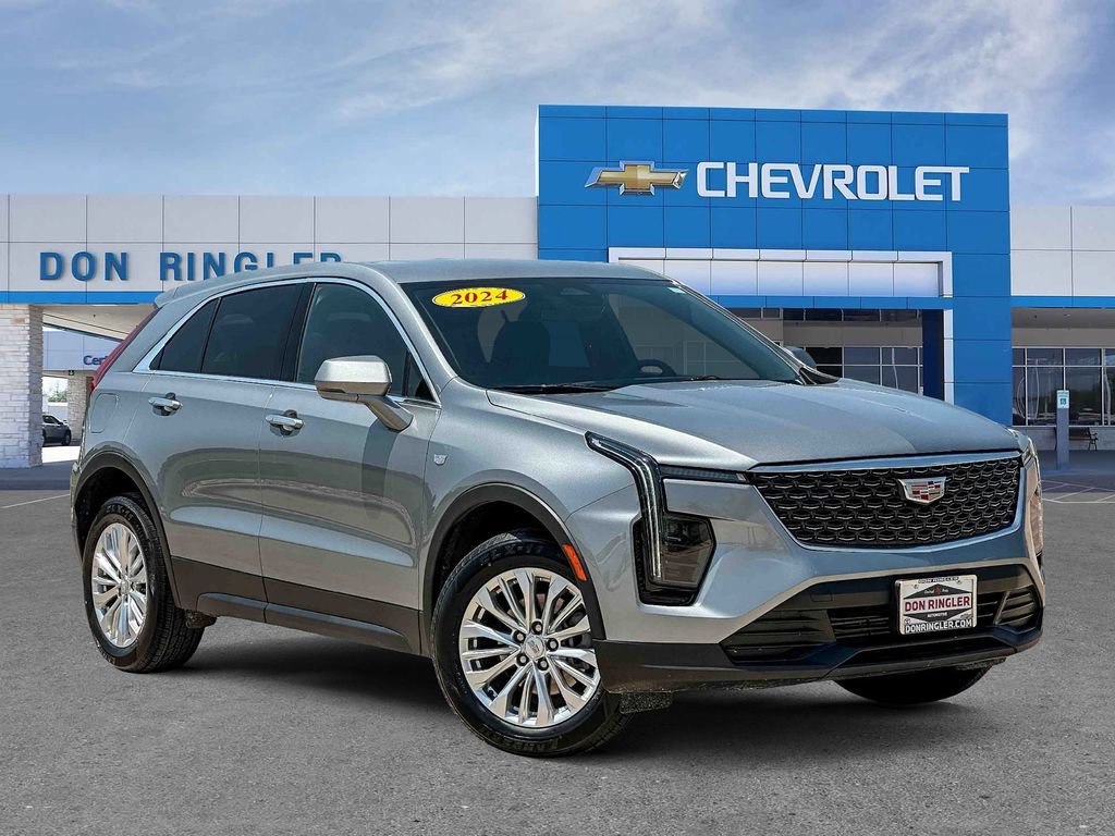 Used 2024 Cadillac XT4 Luxury w/ Cold Weather Package FWD image 1