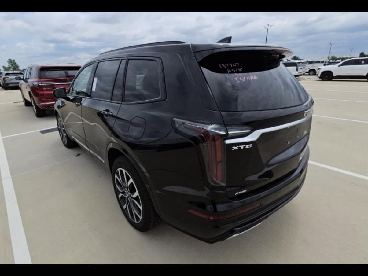 Certified 2025 Cadillac XT6 Sport w/ Platinum Package AWD/4WD image 5