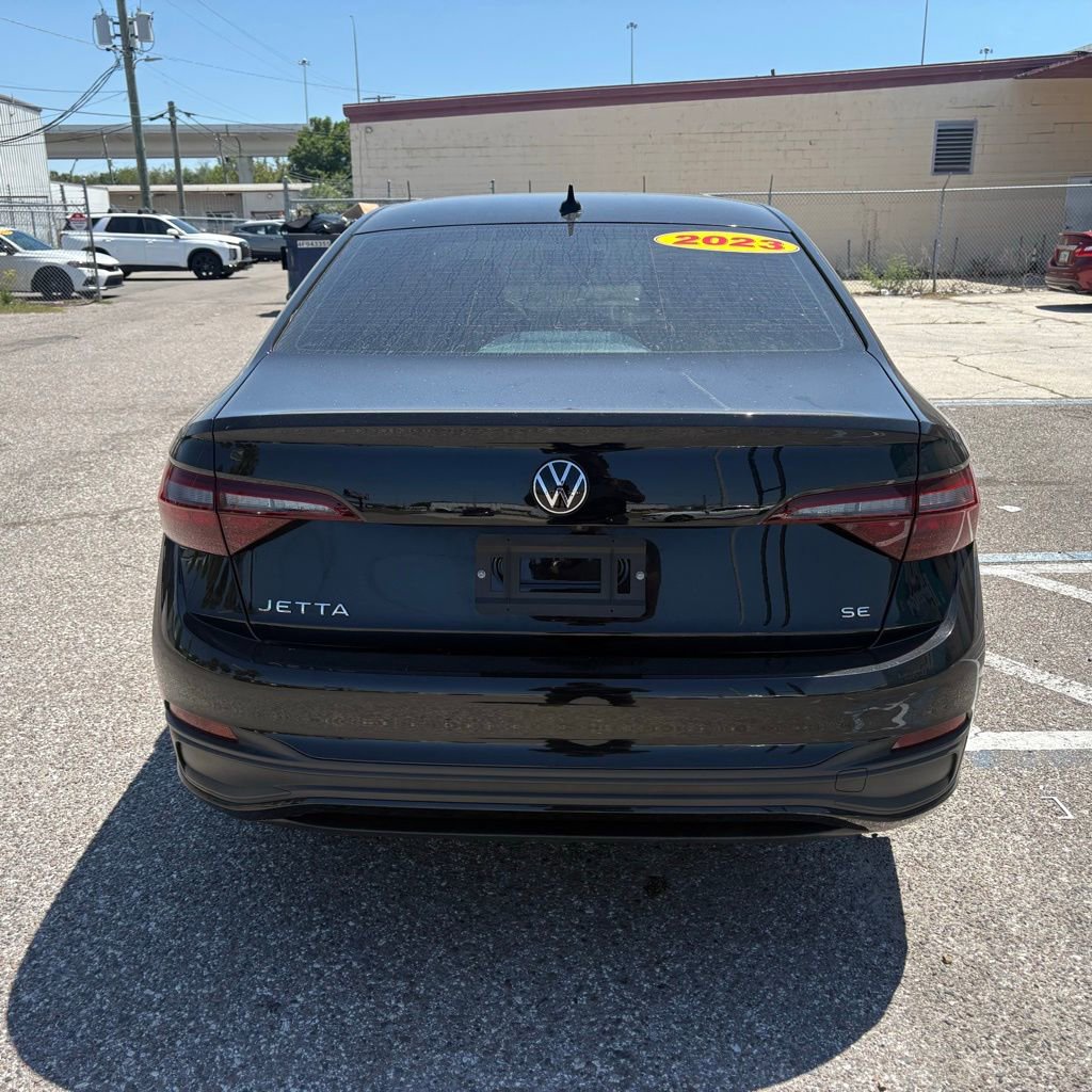 Used 2023 Volkswagen Jetta SE image 4