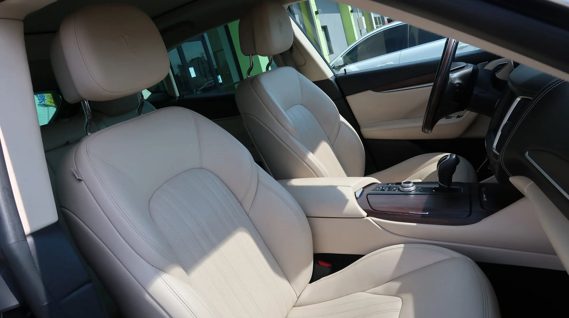 Used 2017 Maserati Levante w/ Luxury Package AWD/4WD image 25
