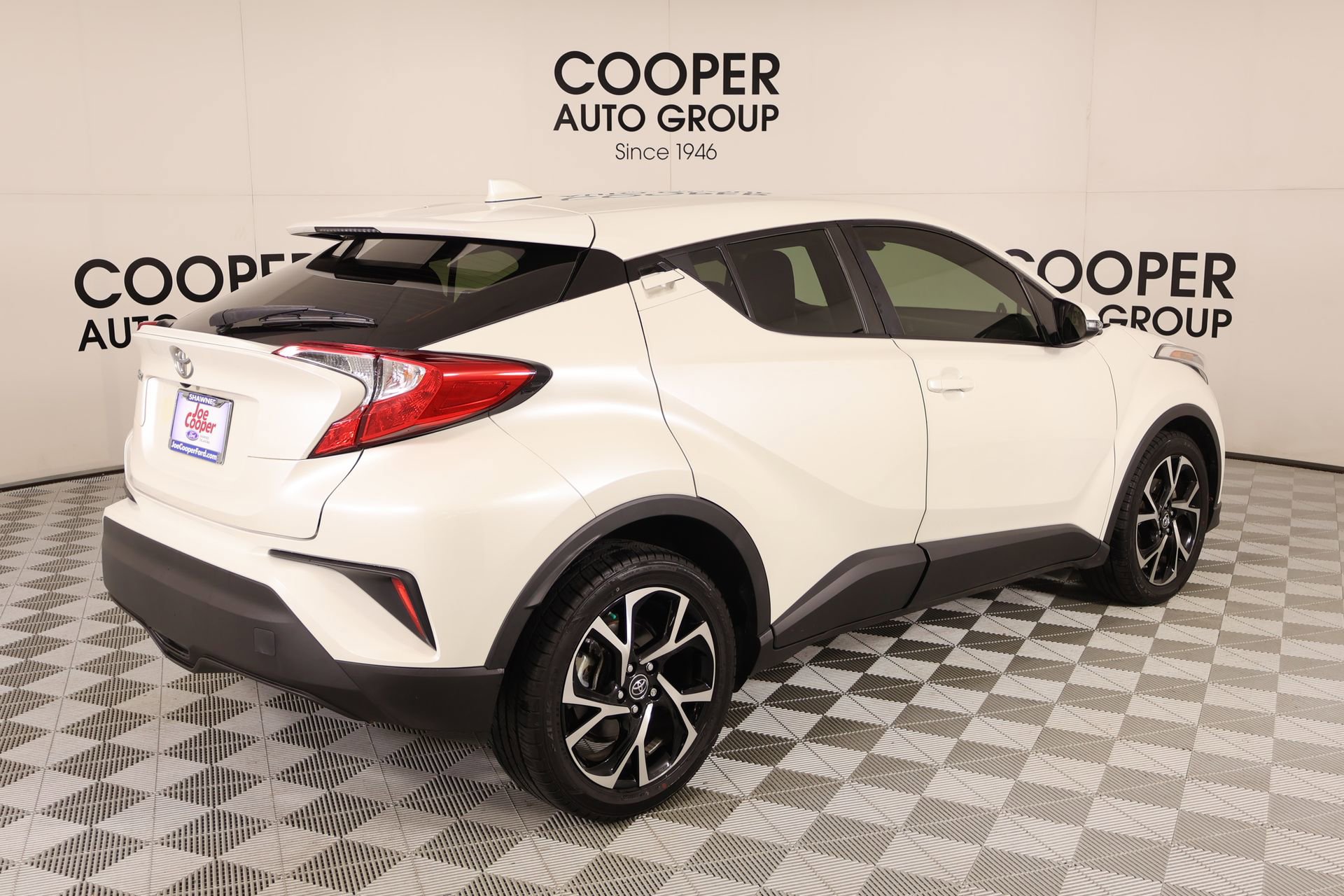 Used 2019 Toyota C-HR XLE FWD image 19