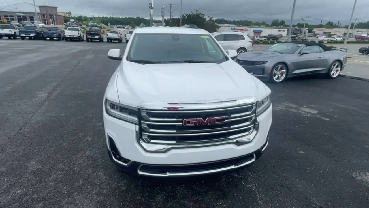 Used 2023 GMC Acadia SLT w/ Preferred Package FWD image 4