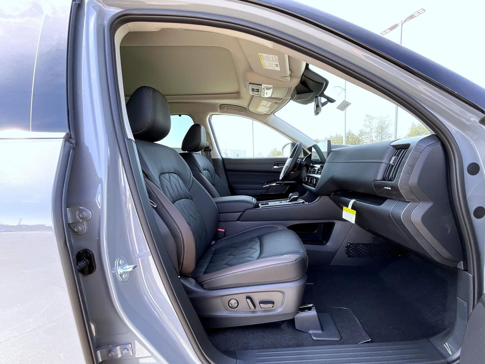 New 2026 Nissan Pathfinder Platinum AWD/4WD image 16
