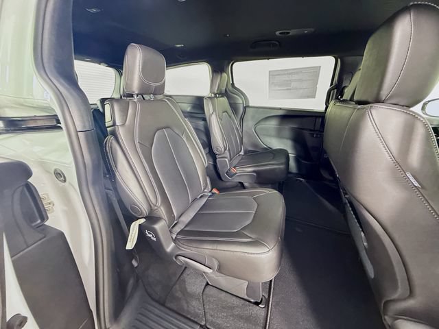 New 2027 Chrysler Pacifica Select FWD image 27