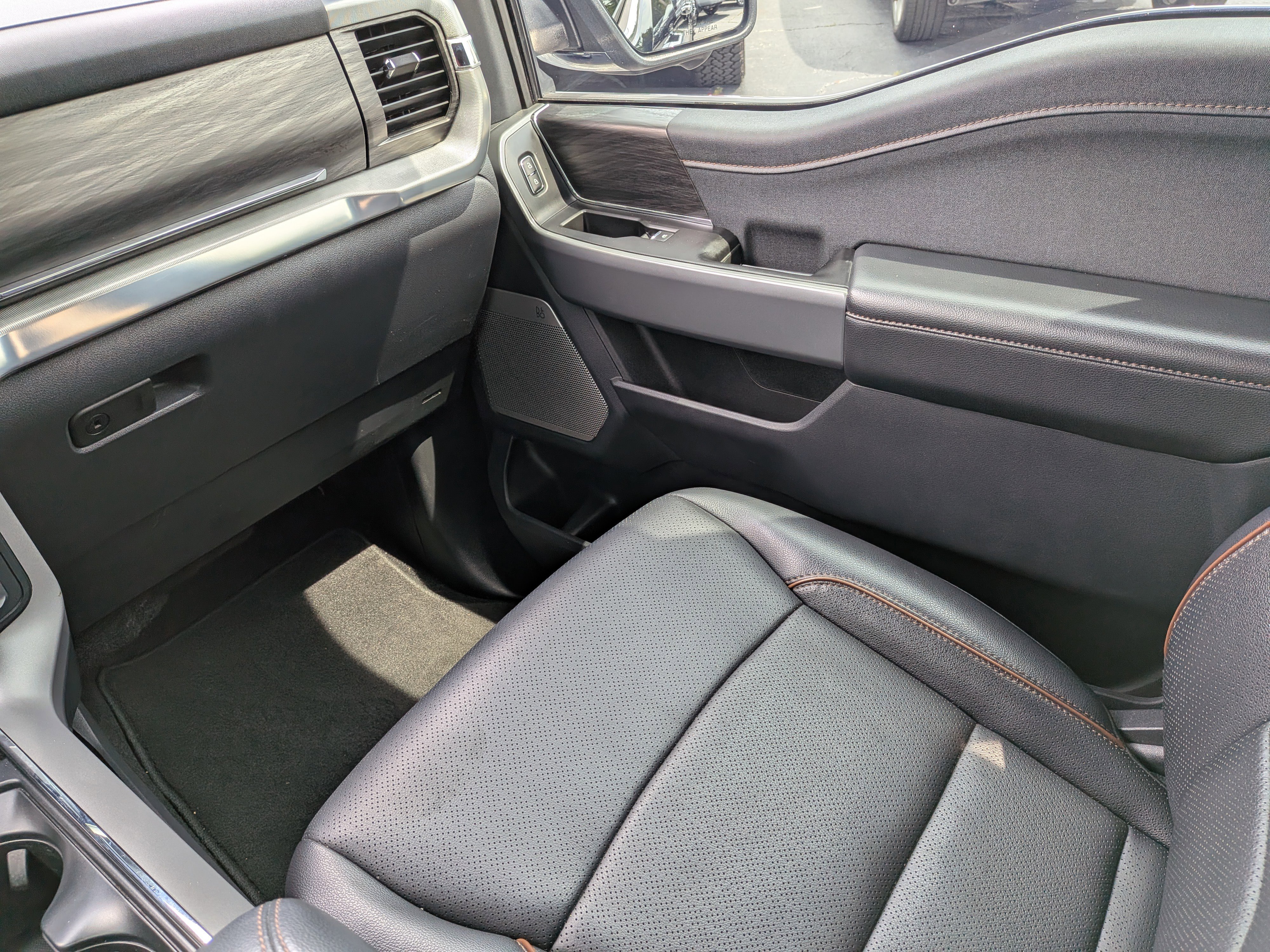 Used 2024 Ford F150 Lariat AWD/4WD image 16