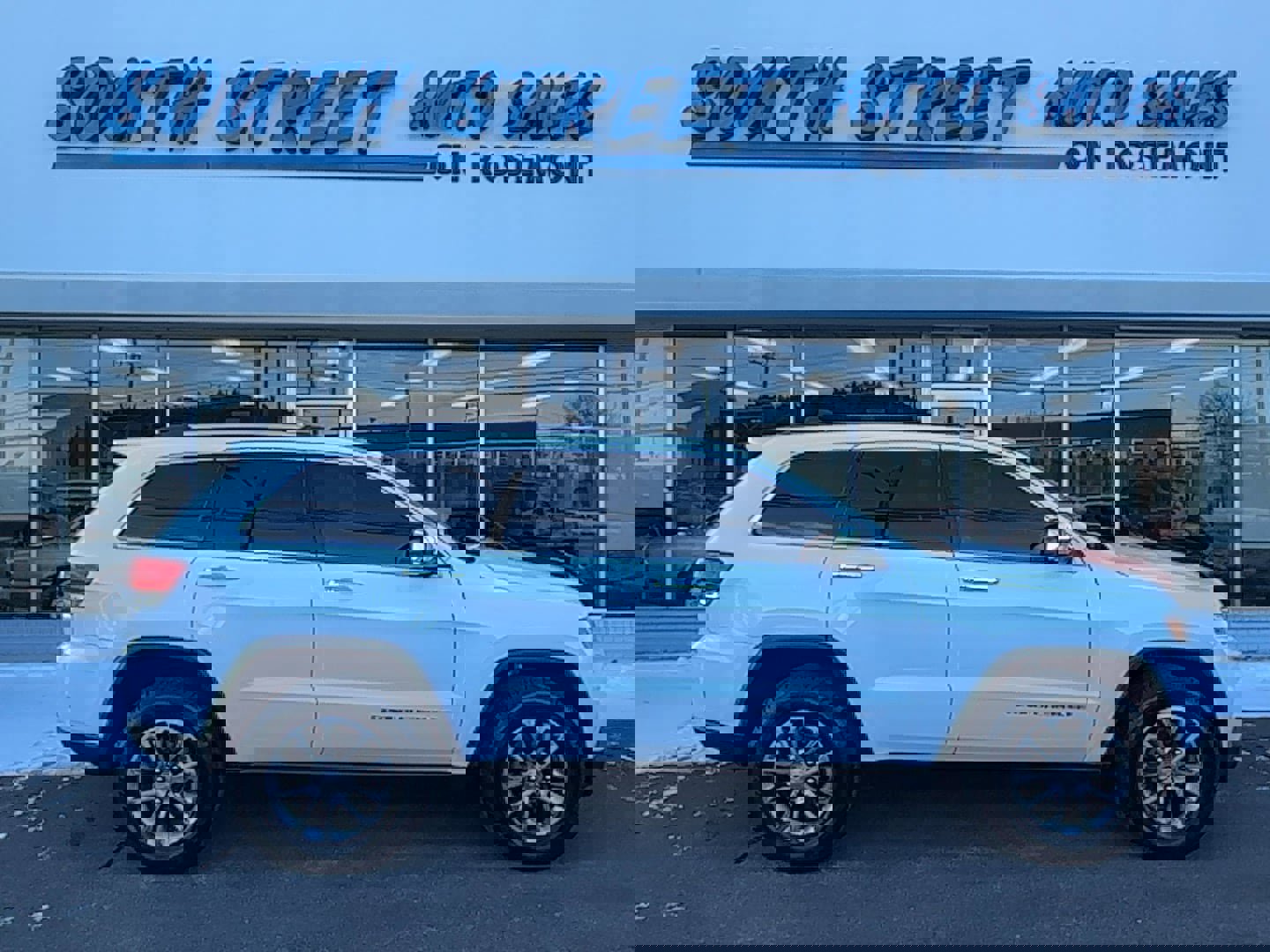 Used 2016 Jeep Grand Cherokee Limited image 1