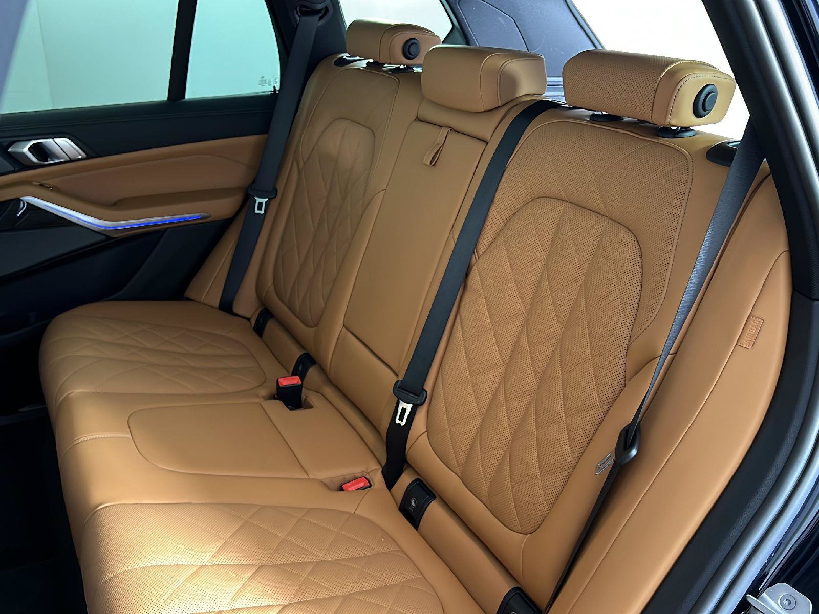 Used 2023 BMW X5 xDrive40i w/ M Sport Package AWD/4WD image 4