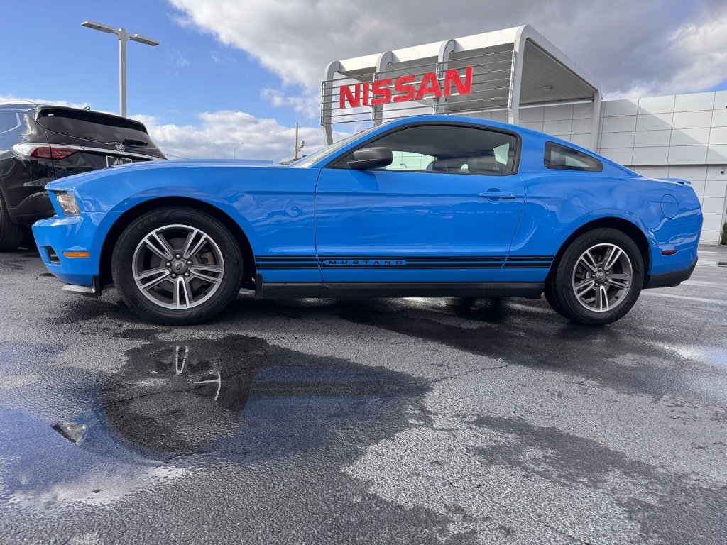 Used 2012 Ford Mustang Premium image 2