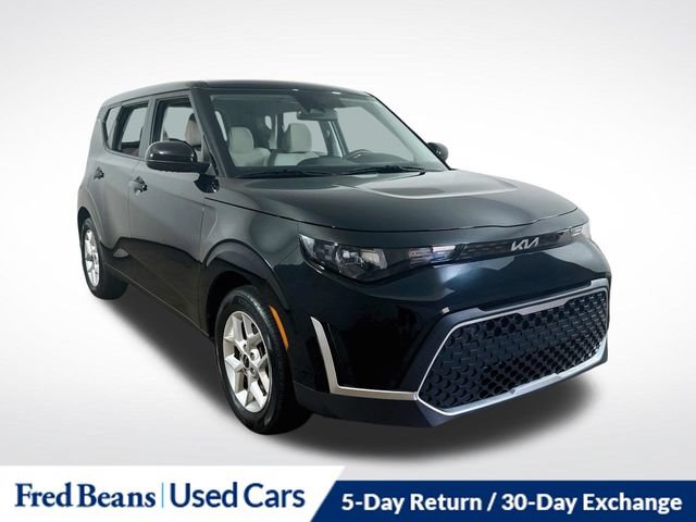 Used 2023 Kia Soul LX w/ LX Technology Package FWD image 1