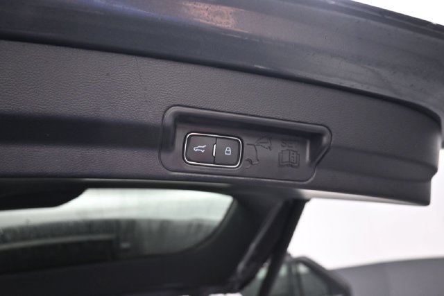 Used 2022 Ford Explorer XLT w/ Equipment Group 202A AWD/4WD image 8