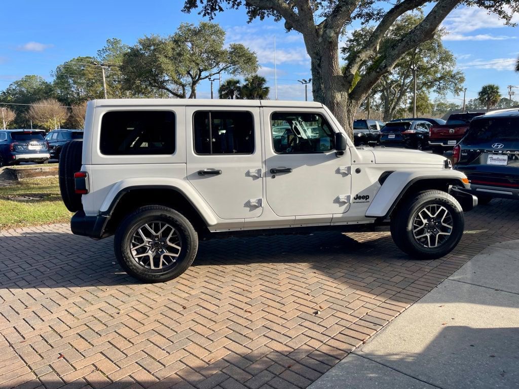 Used 2025 Jeep Wrangler Unlimited Sahara image 7