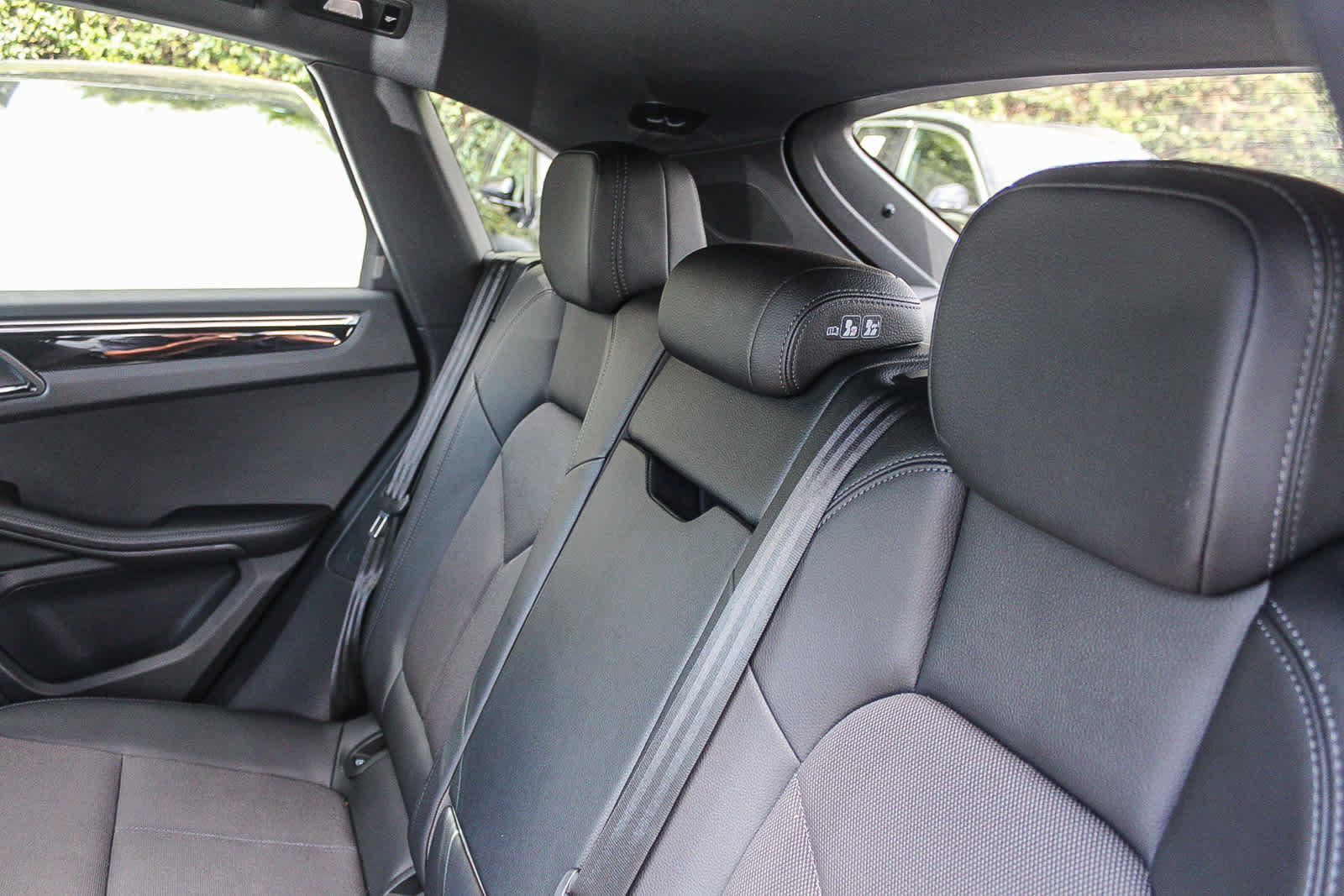 Used 2023 Porsche Macan AWD/4WD image 18