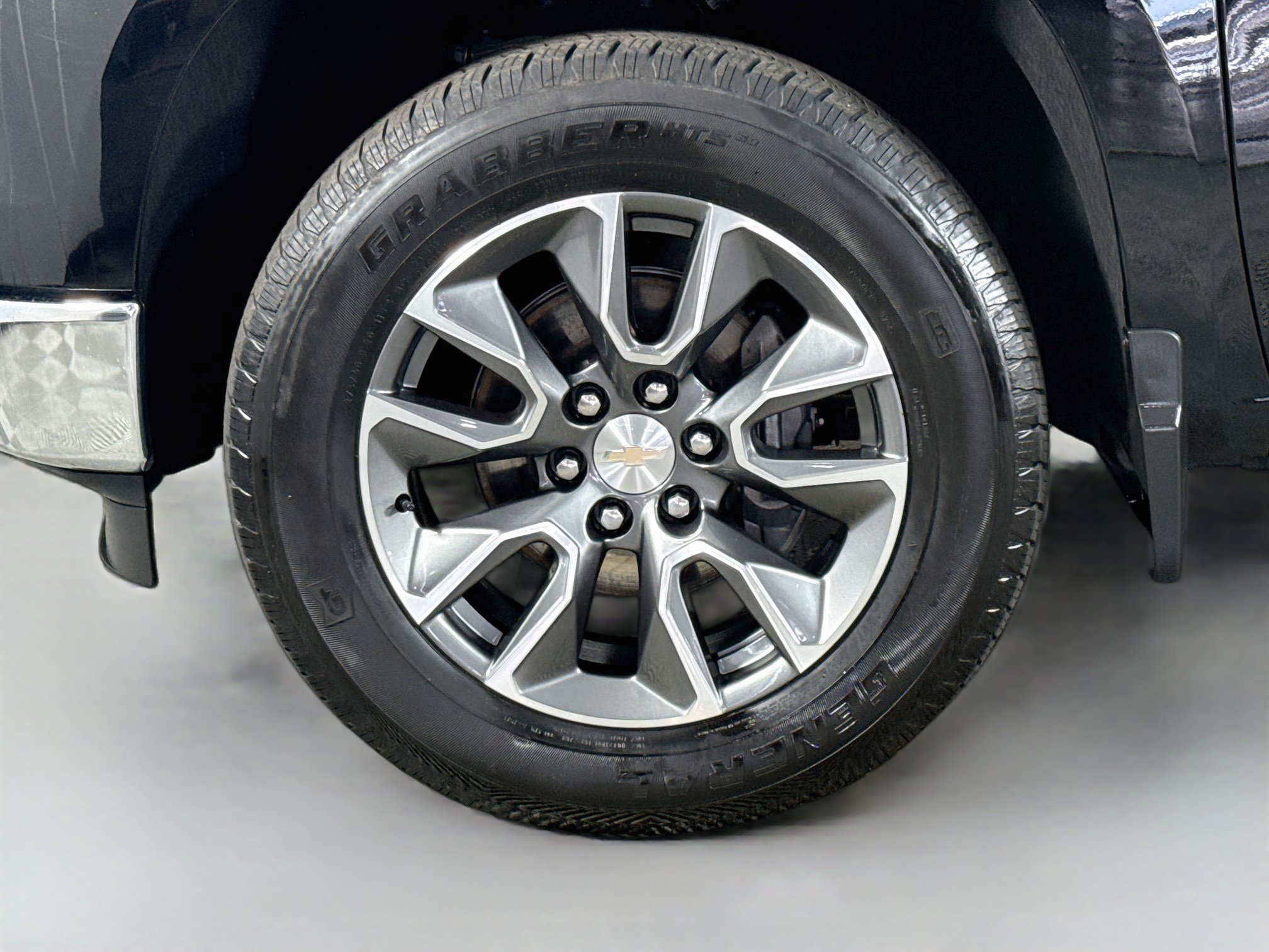 Used 2024 Chevrolet Silverado 1500 LT AWD/4WD image 38