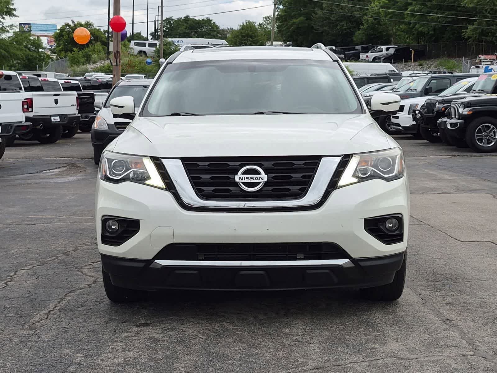 Used 2019 Nissan Pathfinder Platinum AWD/4WD image 3