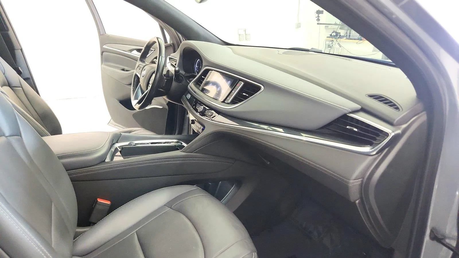 Used 2023 Buick Enclave Essence AWD/4WD image 30