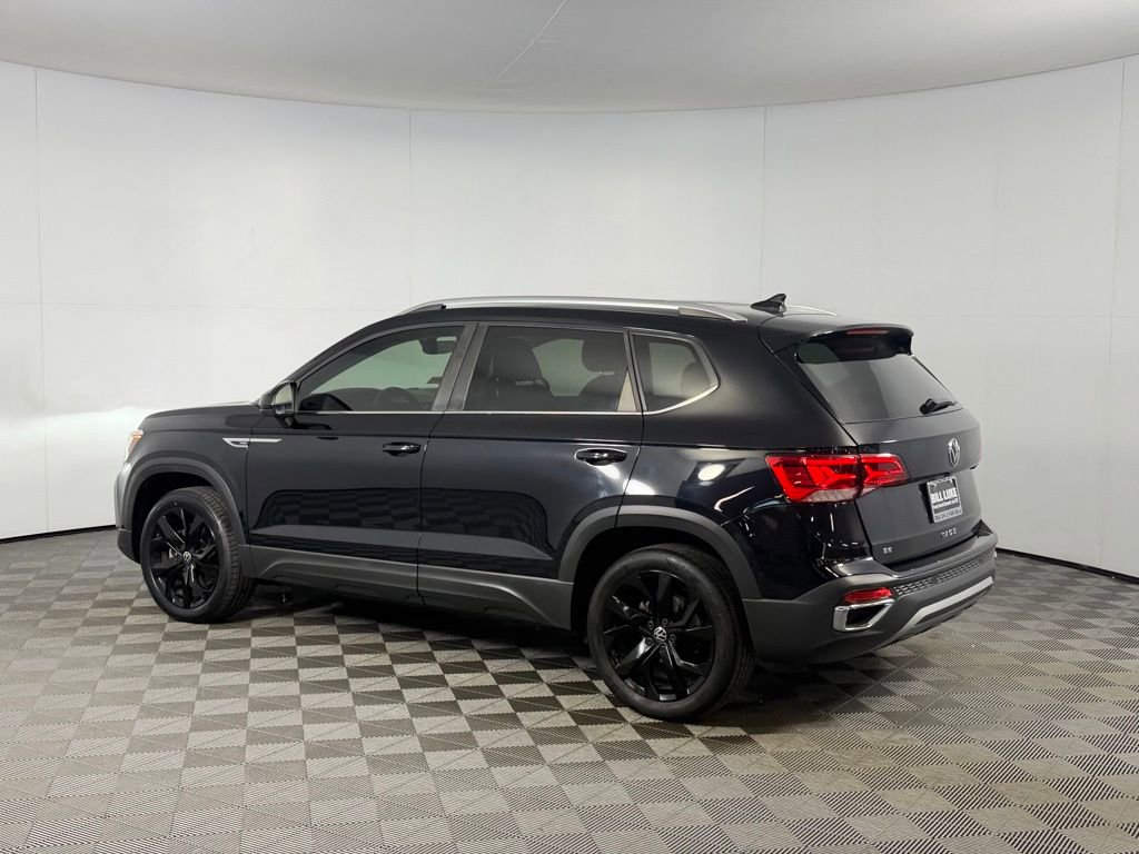 Used 2023 Volkswagen Taos SE w/ Panoramic Sunroof Package image 9