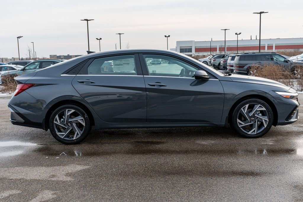 New 2025 Hyundai Elantra Limited image 8