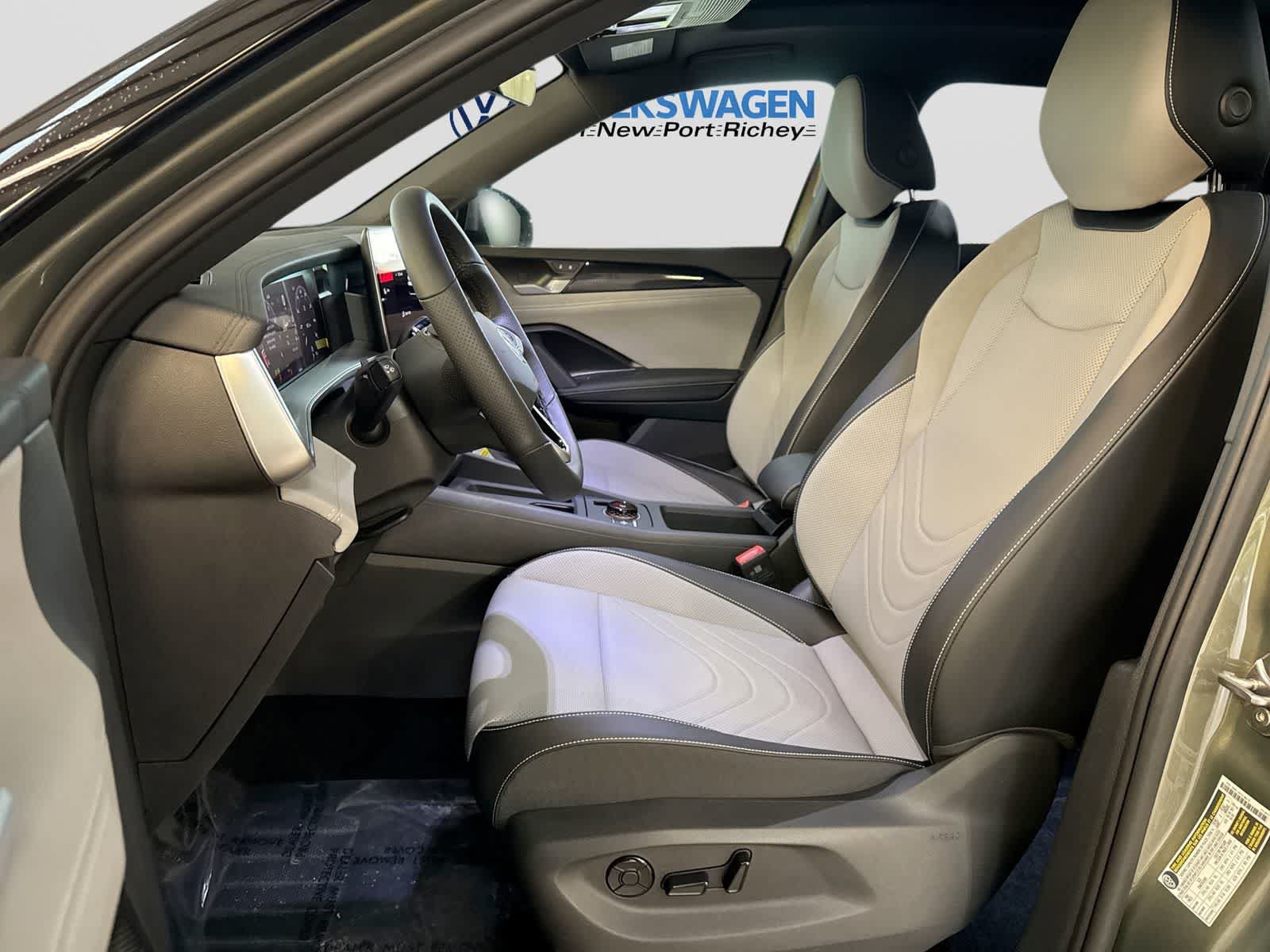 New 2026 Volkswagen Tiguan SE R-Line FWD image 23