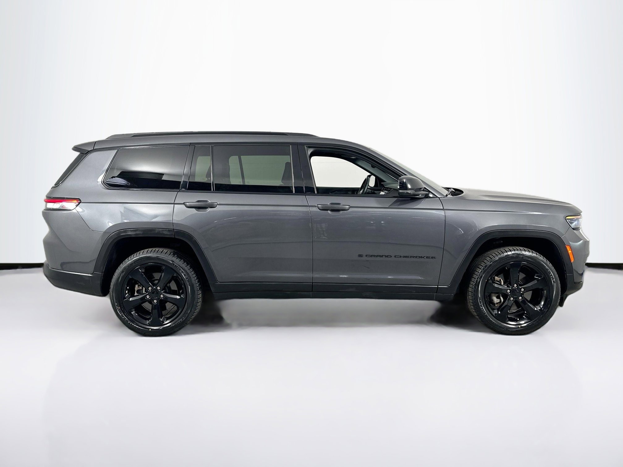 Used 2022 Jeep Grand Cherokee L Altitude image 4