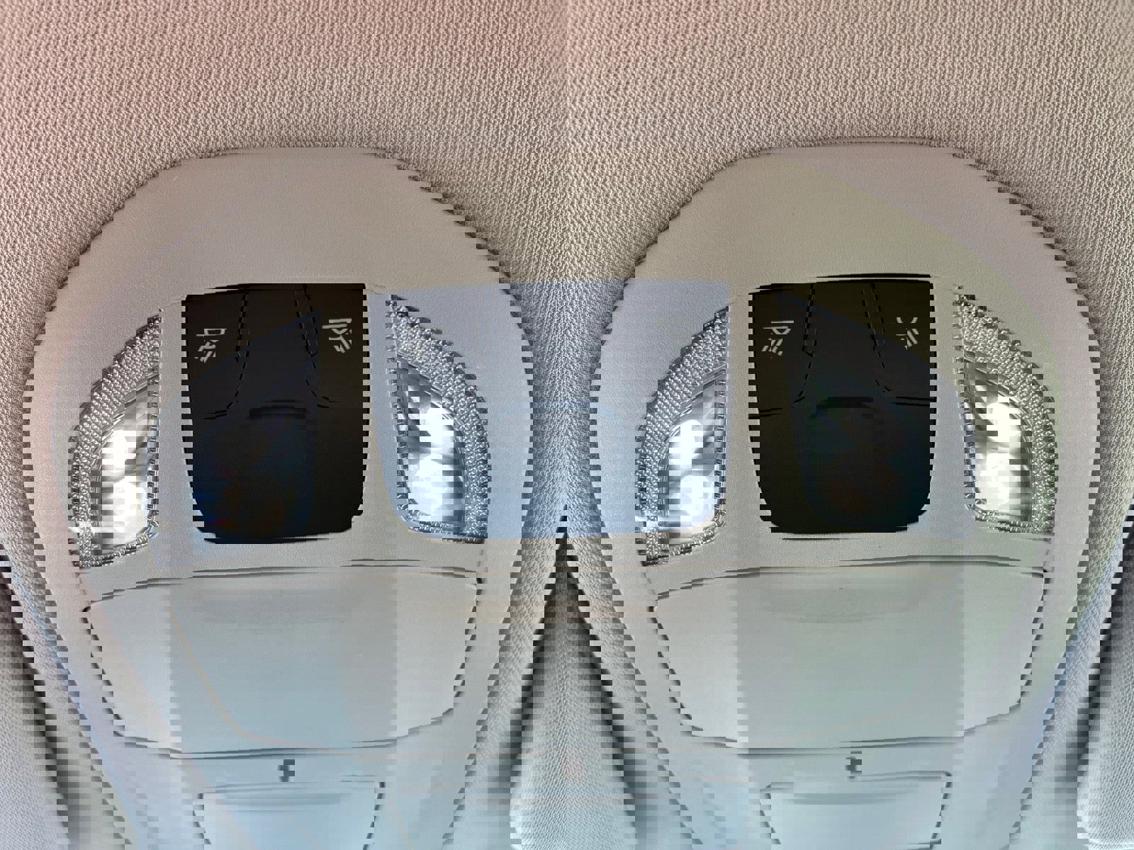 Used 2021 Chrysler Voyager LX image 30