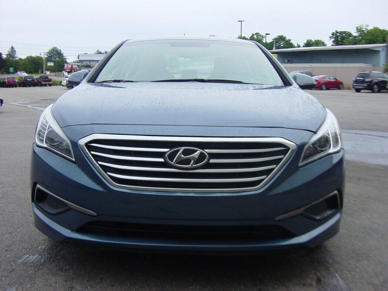 Used 2017 Hyundai Sonata SE FWD image 2