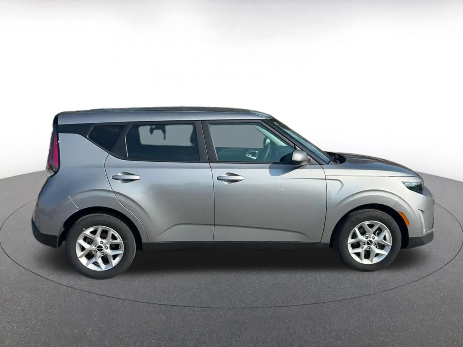 Used 2025 Kia Soul LX w/ LX Technology Package FWD image 13