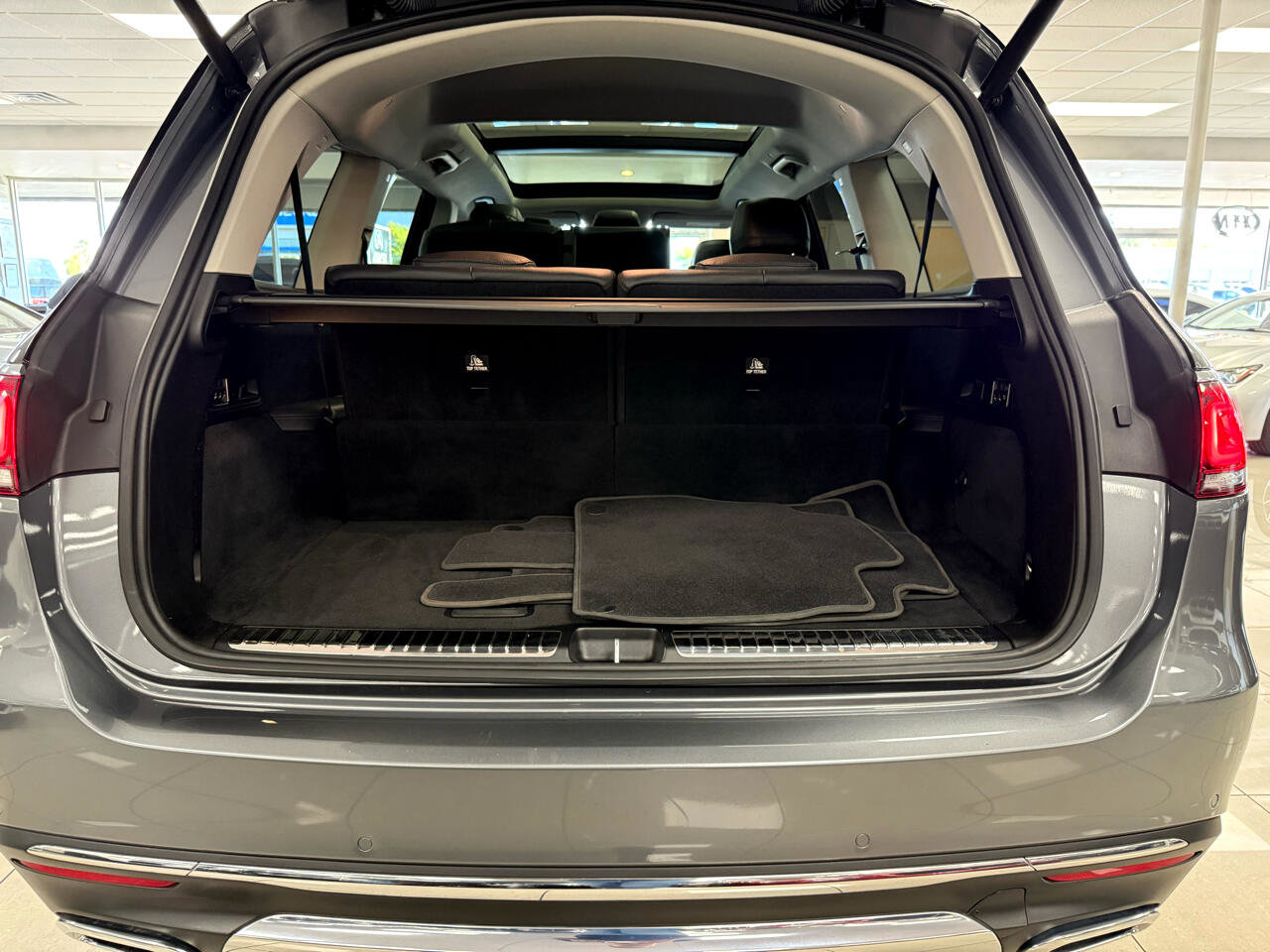 Used 2020 Mercedes-Benz GLS 450 4MATIC image 32