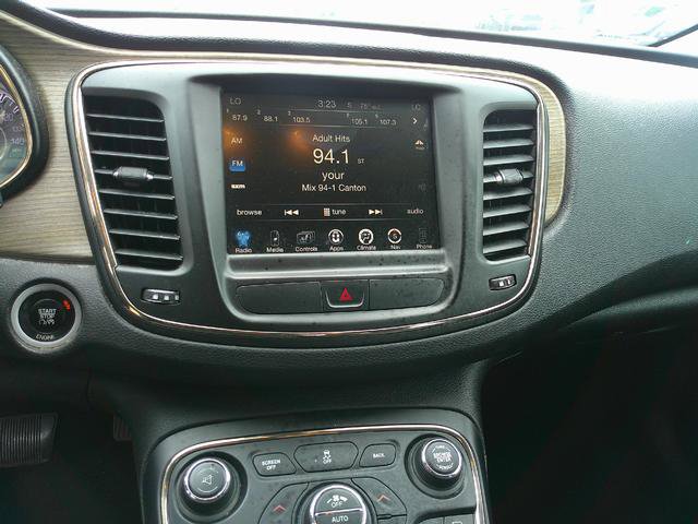 Used 2016 Chrysler 200 S image 10