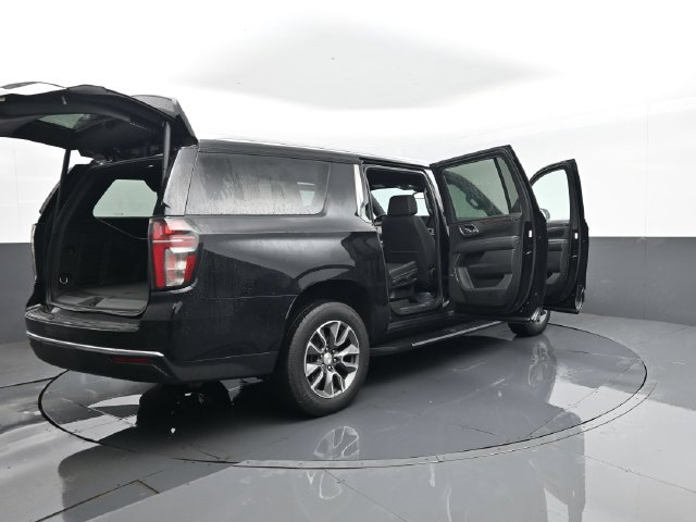 Used 2023 Chevrolet Suburban LT AWD/4WD image 31