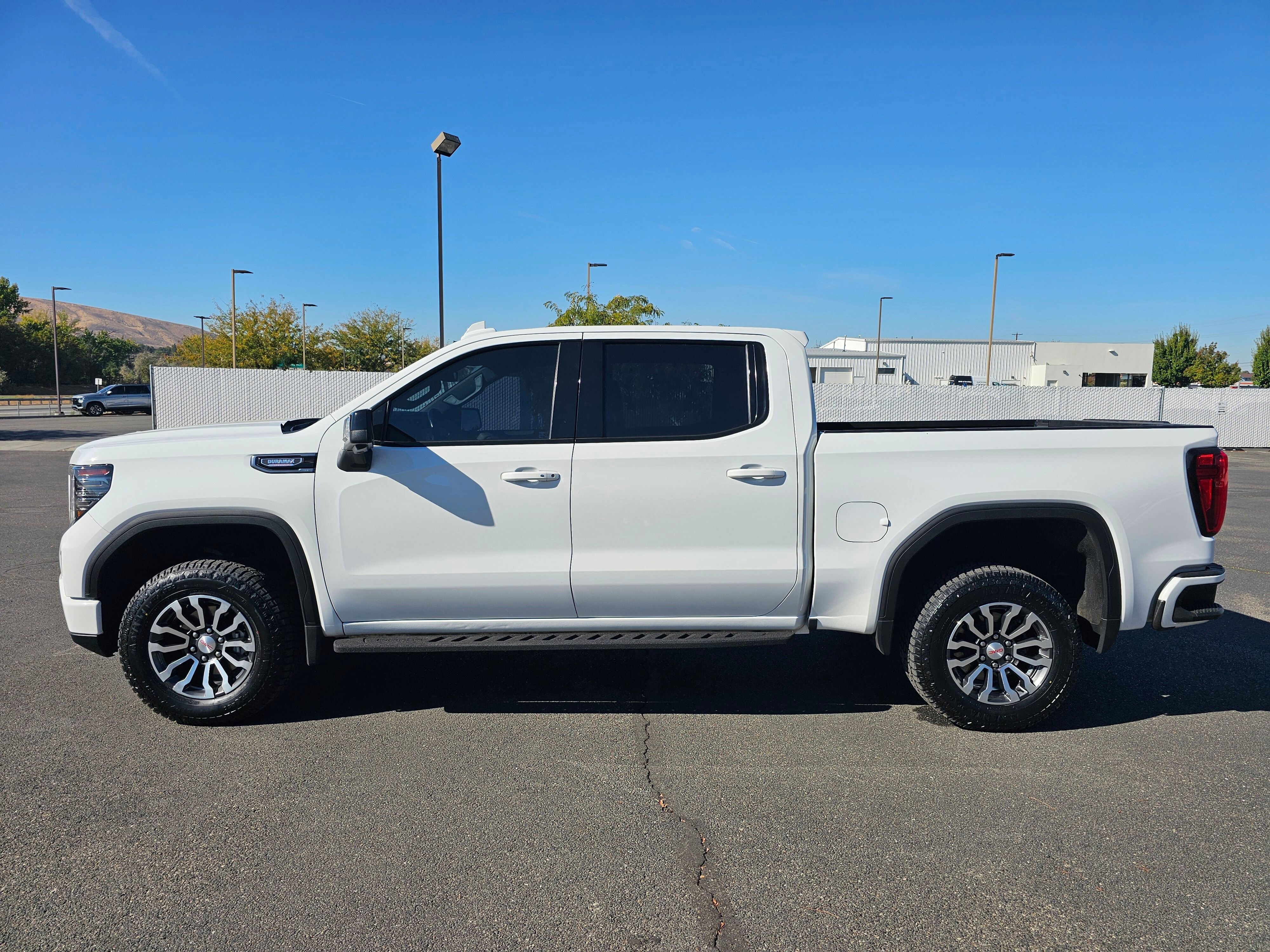Used 2022 GMC Sierra 1500 AT4 w/ AT4 Preferred Package image 3
