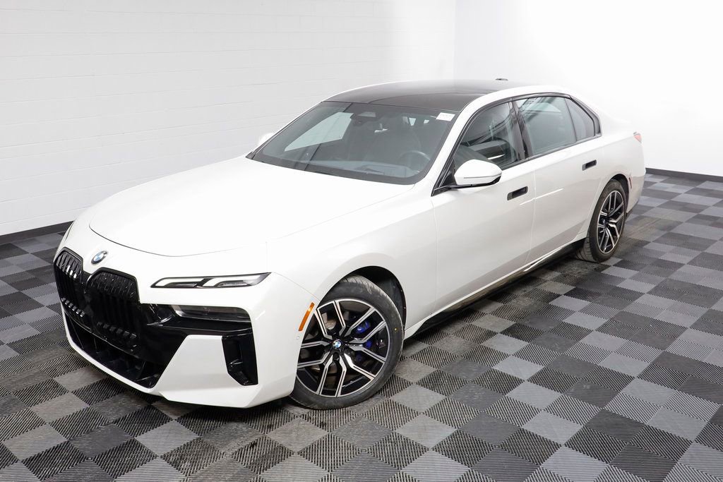 Certified 2023 BMW 760i xDrive AWD/4WD image 2