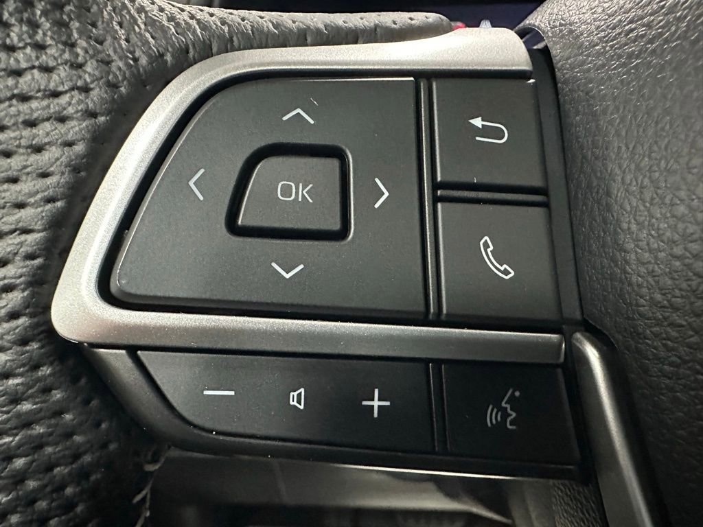 Used 2025 Toyota Sienna XSE image 19