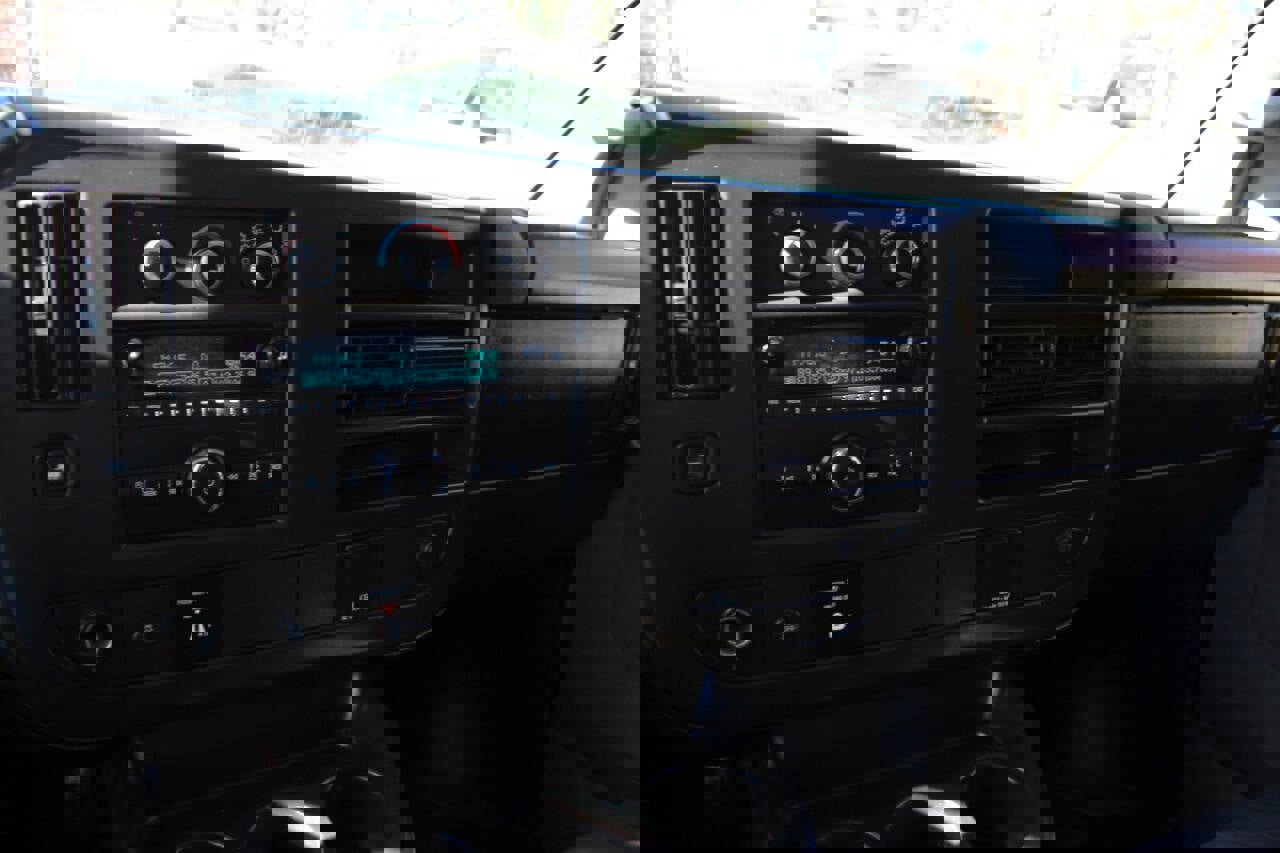 Used 2018 Chevrolet Express 2500 w/ Driver Convenience Package image 9