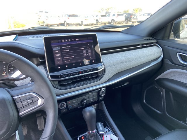 Used 2024 Jeep Compass Latitude image 22