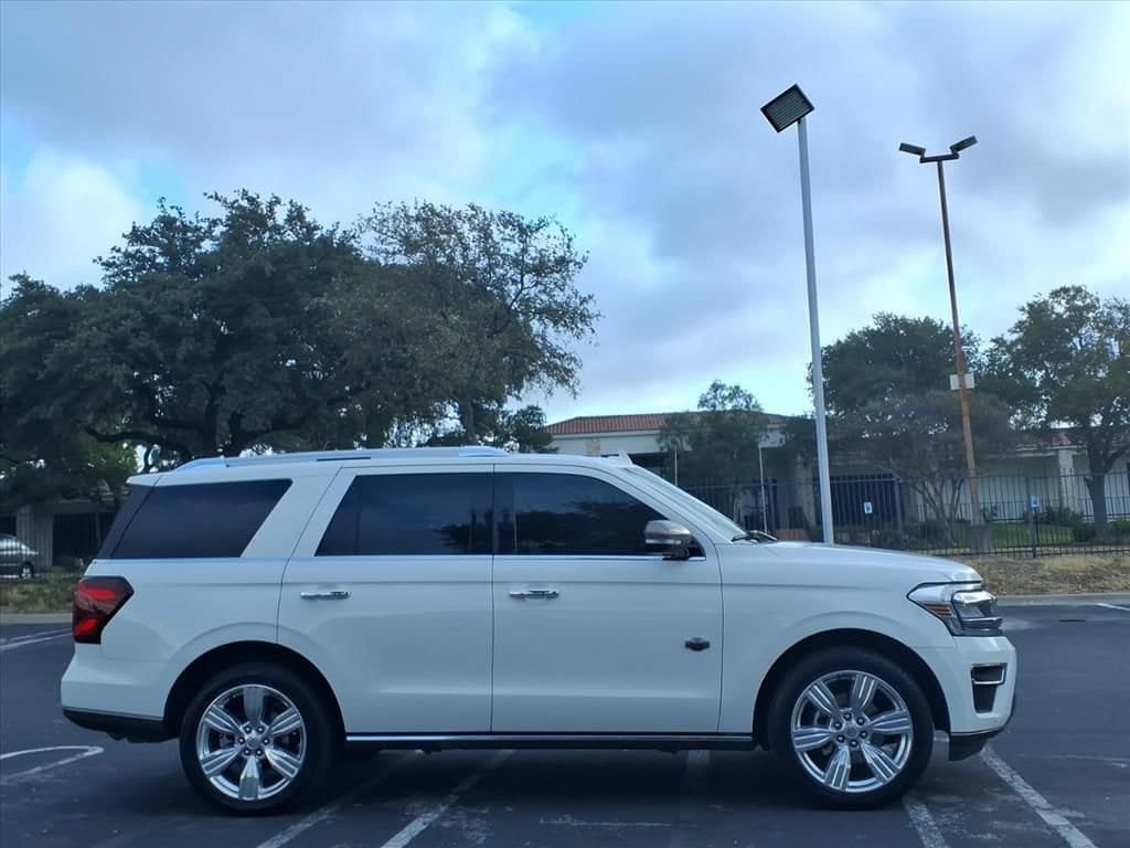 Used 2022 Ford Expedition King Ranch AWD/4WD image 3