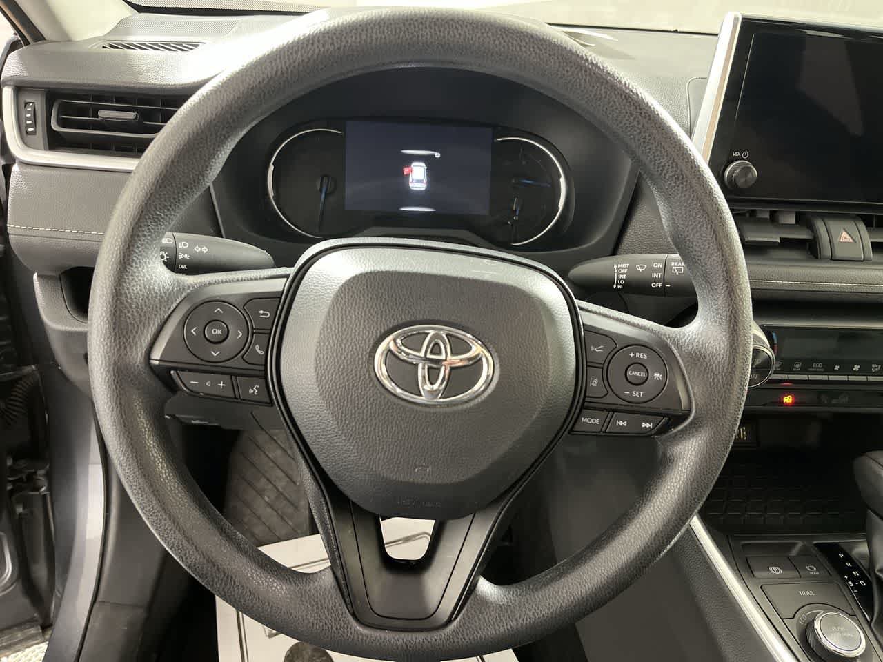 Used 2025 Toyota RAV4 LE AWD/4WD image 16