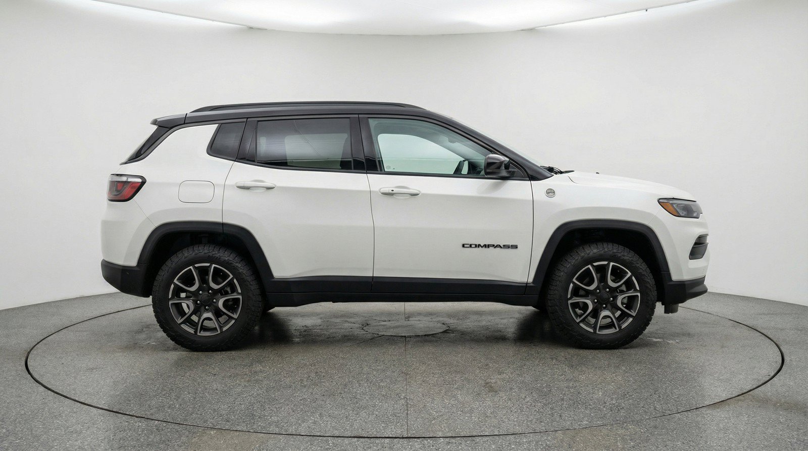 Used 2025 Jeep Compass Trailhawk AWD/4WD image 11