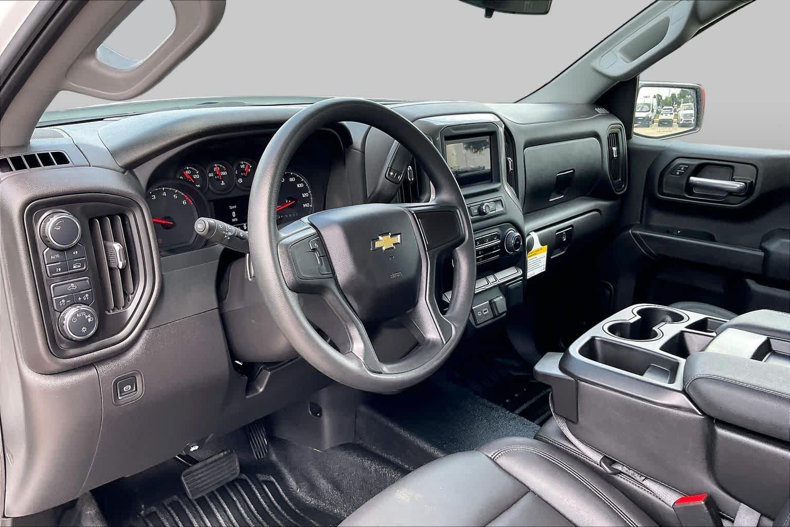 Used 2024 Chevrolet Silverado 1500 W/T w/ Trailering Package AWD/4WD image 17